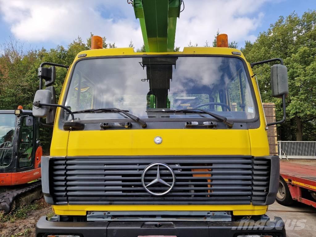 Mercedes-Benz 1824 卡車裝載高空作業車