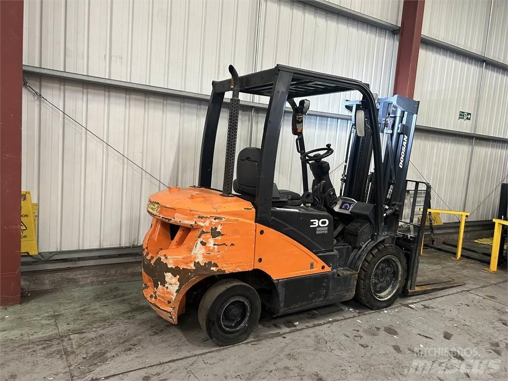 Doosan D30S-5 柴油卡車