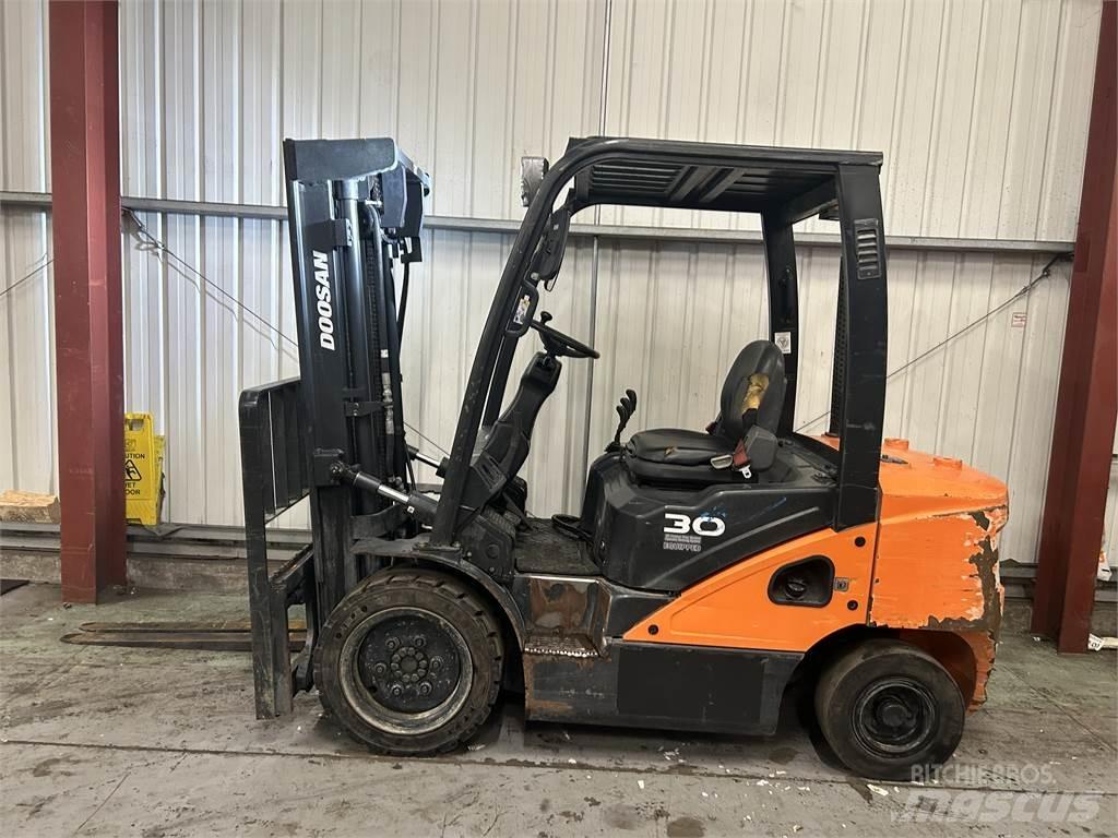 Doosan D30S-5 柴油卡車