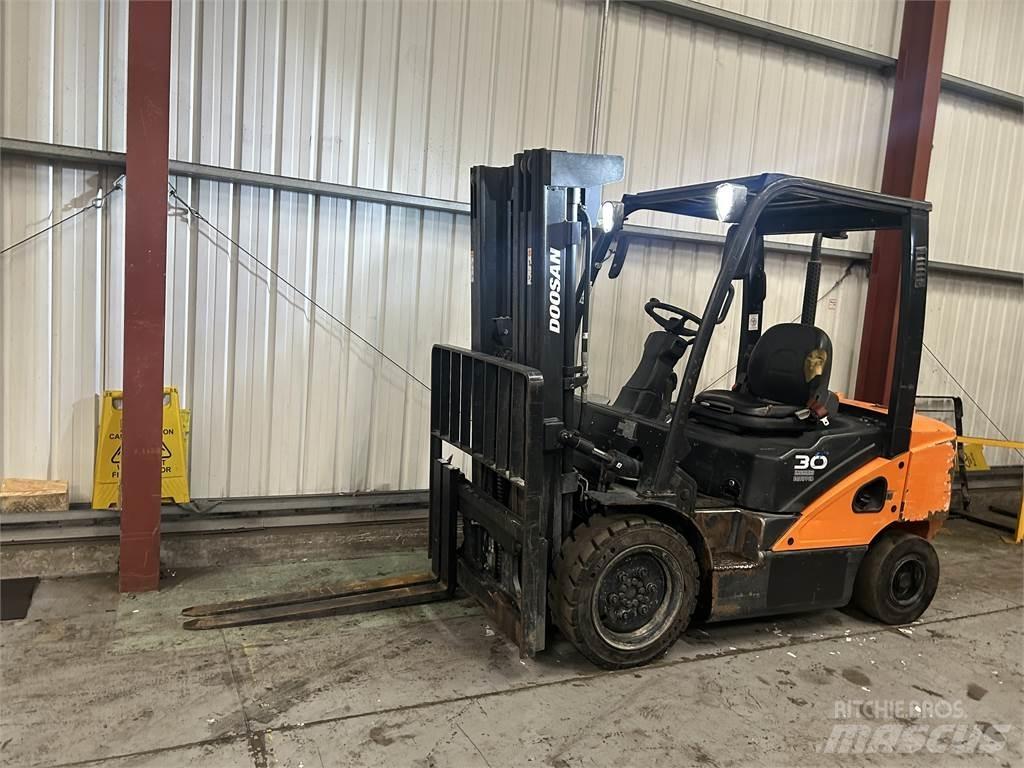 Doosan D30S-5 柴油卡車