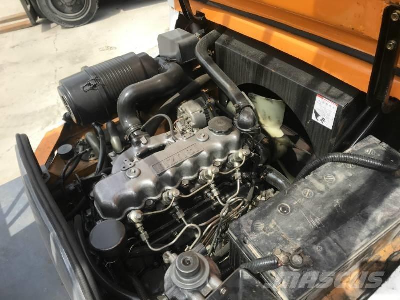 TCM FD 30 柴油卡車