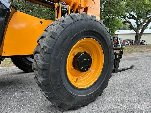 JCB 507-42 伸縮臂操作車
