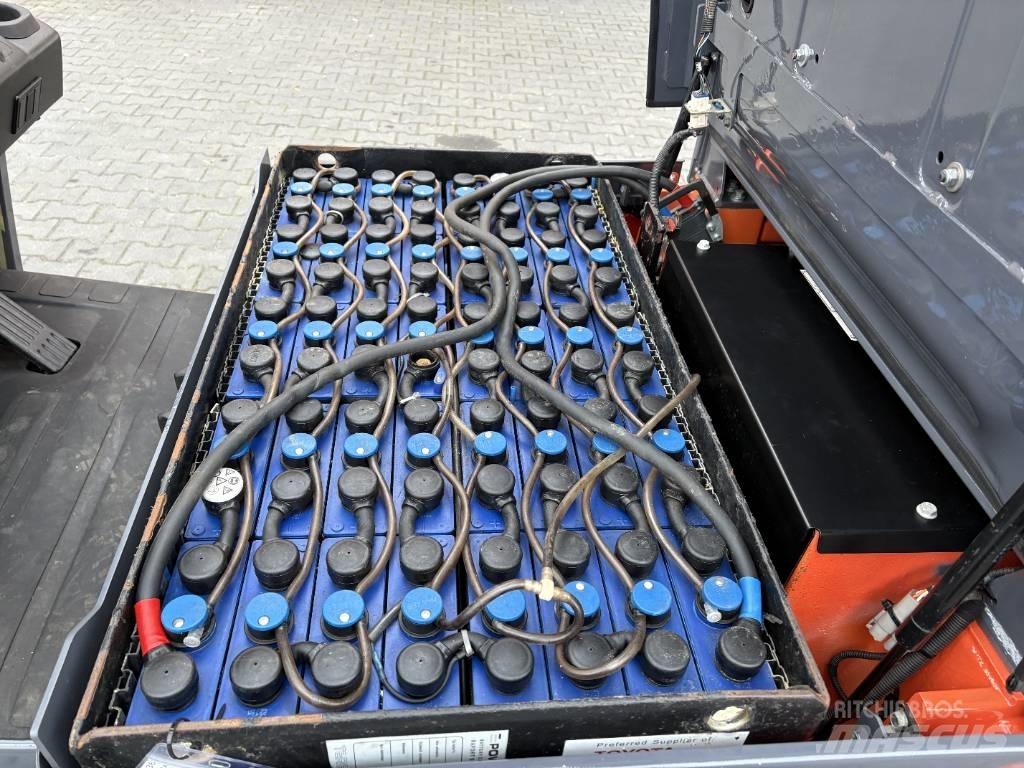 Toyota 8 FBMKT 20 電動堆高機