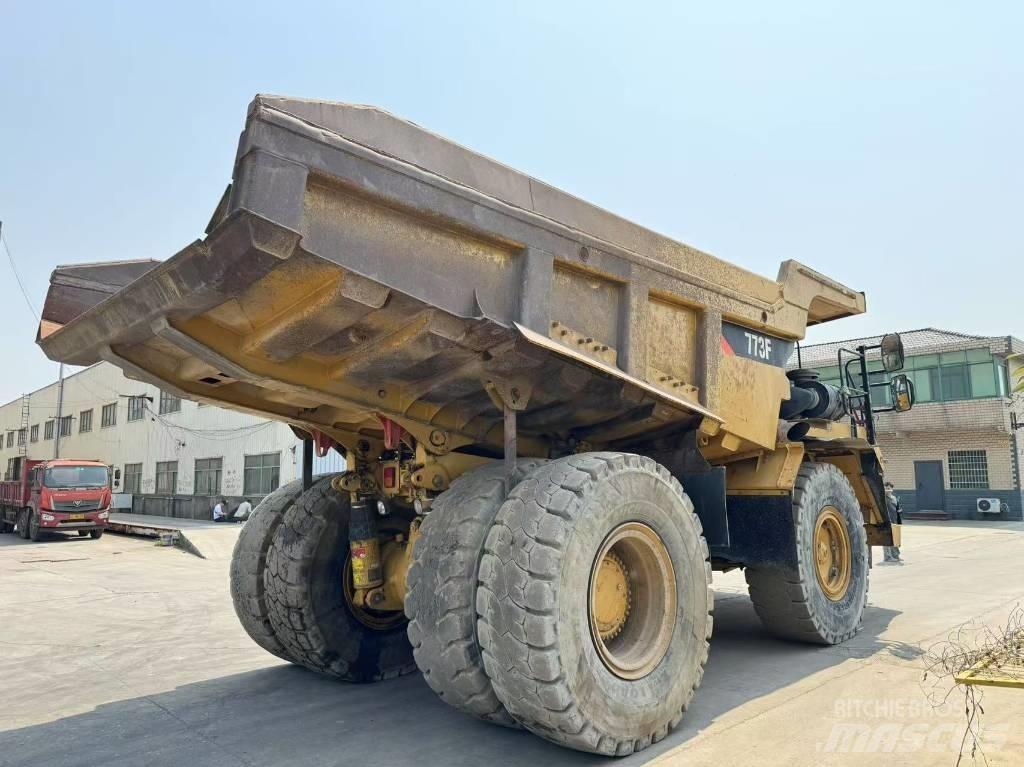 CAT 773 F 鉸接式起吊車