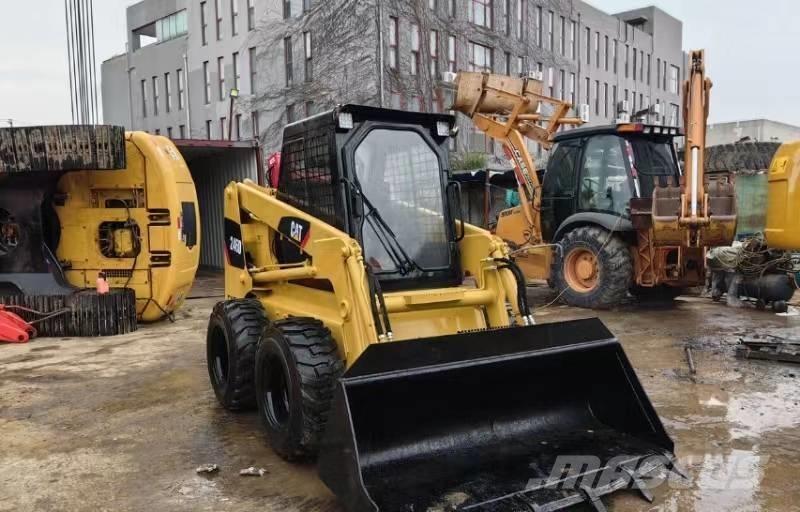 CAT 246D 滑移轉向裝載機
