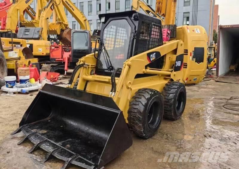 CAT 246D 滑移轉向裝載機