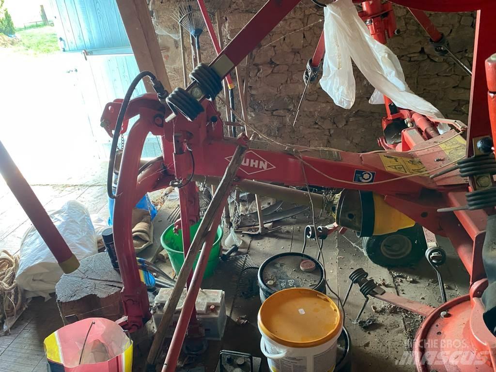 Kuhn GF 5001 MH 耙與翻草機