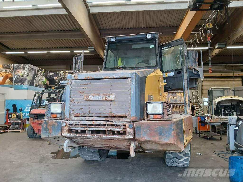 Komatsu HM 300-2 鉸接式起吊車