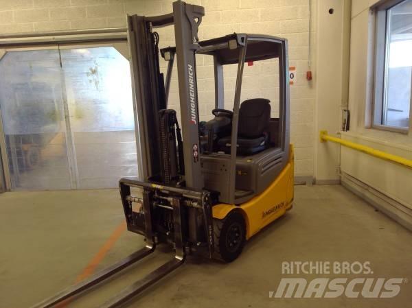 Jungheinrich EFG 215 電動堆高機