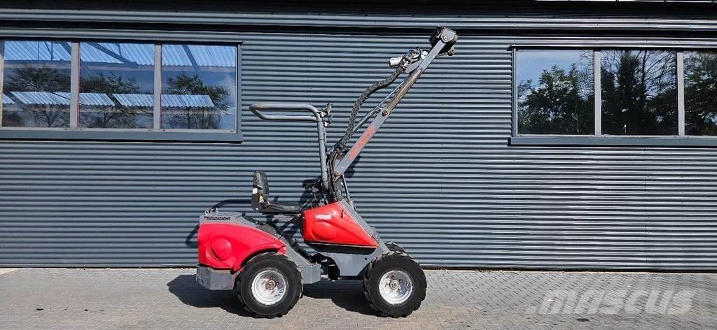 Multione A700 D 小型裝載機