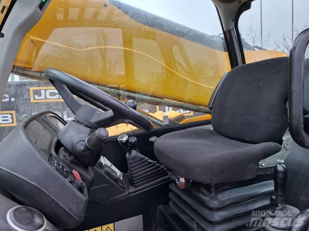 JCB 535-125 伸縮臂操作車