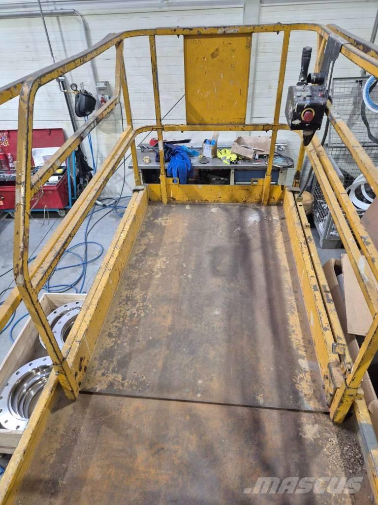 Haulotte Compact 12 剪式升降機