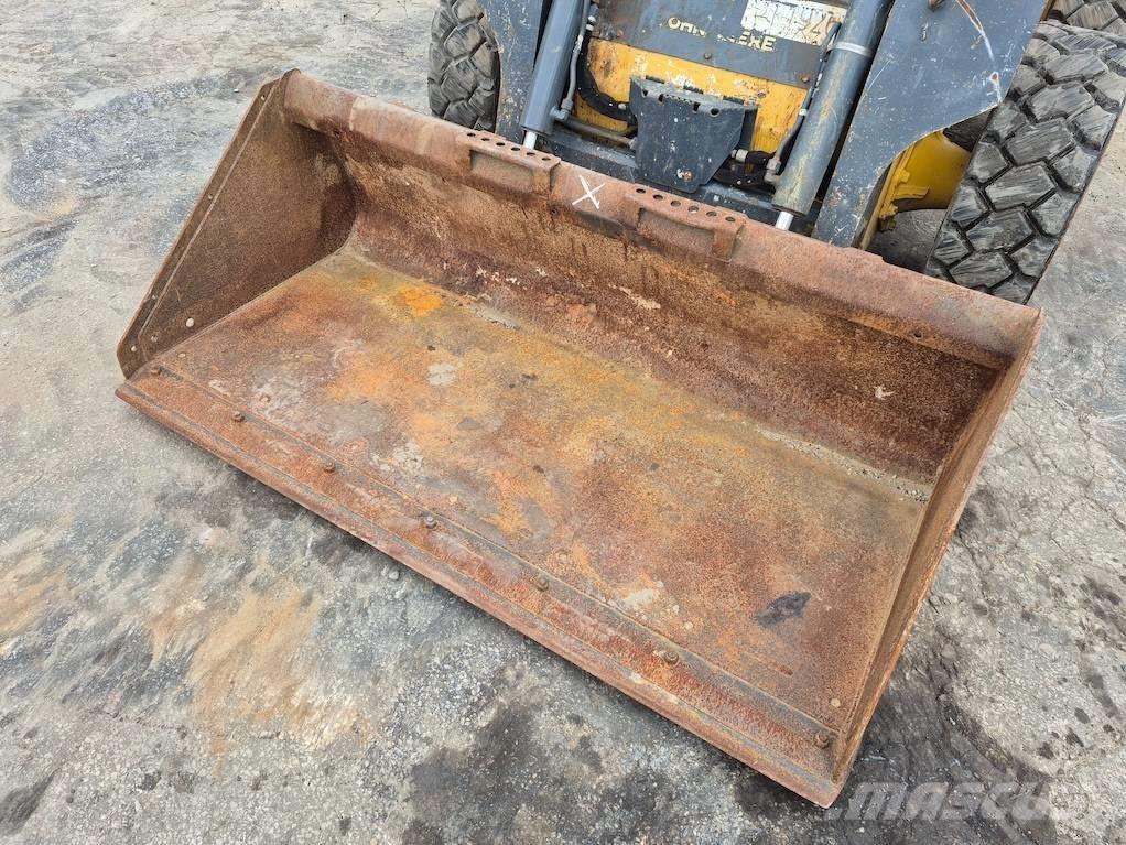 John Deere 312 滑移轉向裝載機