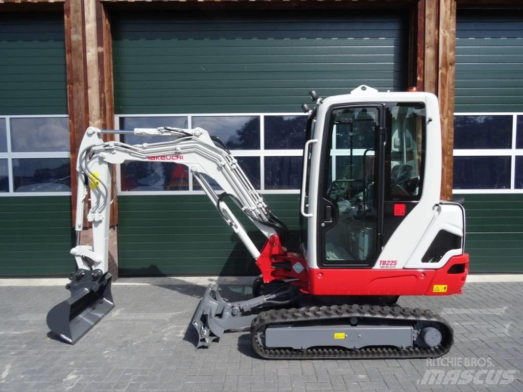 Takeuchi TB 225 小型挖土機/掘鑿機<7t(小型挖掘機)