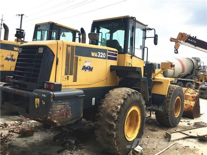 Komatsu WA 320-3 輪胎式裝載機