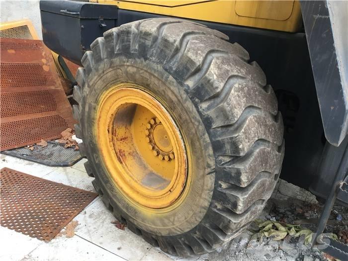 Komatsu WA 320-3 輪胎式裝載機