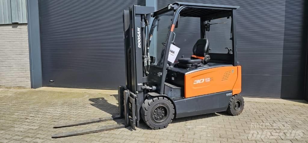 Doosan B 30 X-7 電動堆高機