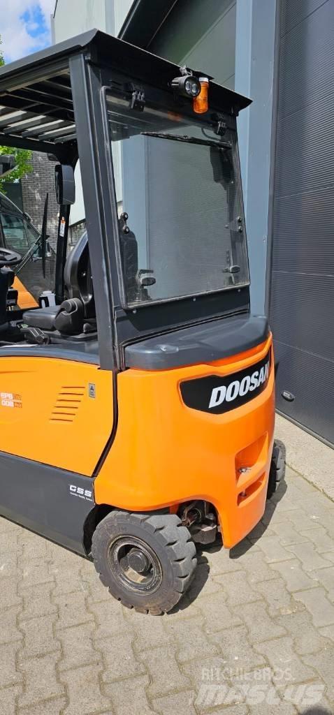Doosan B 30 X-7 電動堆高機