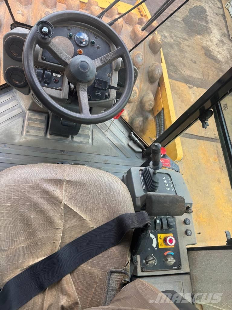 CAT CP 76 單輪滾壓機