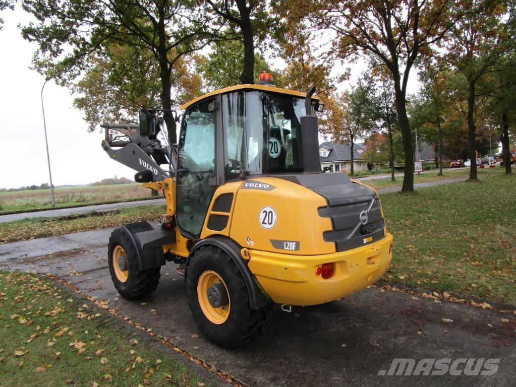 Volvo L 28 F 輪胎式裝載機