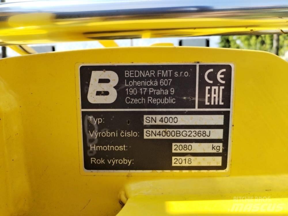 Bednar SN 4000 中耕管理機