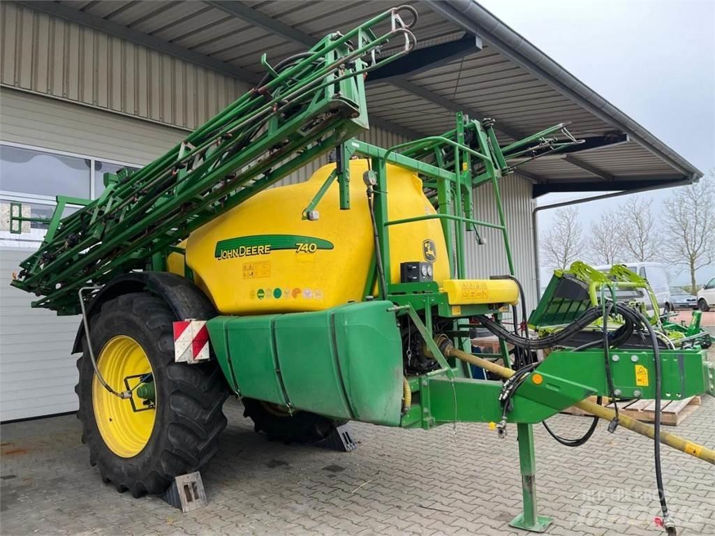 John Deere 740 牽引式噴霧機