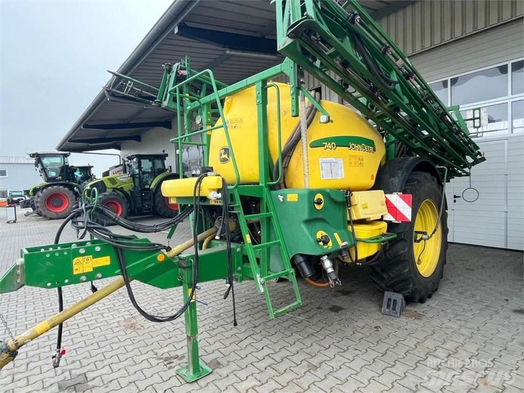 John Deere 740 牽引式噴霧機