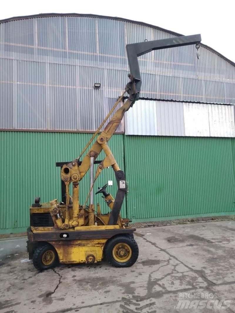 Takraf mit Kranarm 其他農業機械
