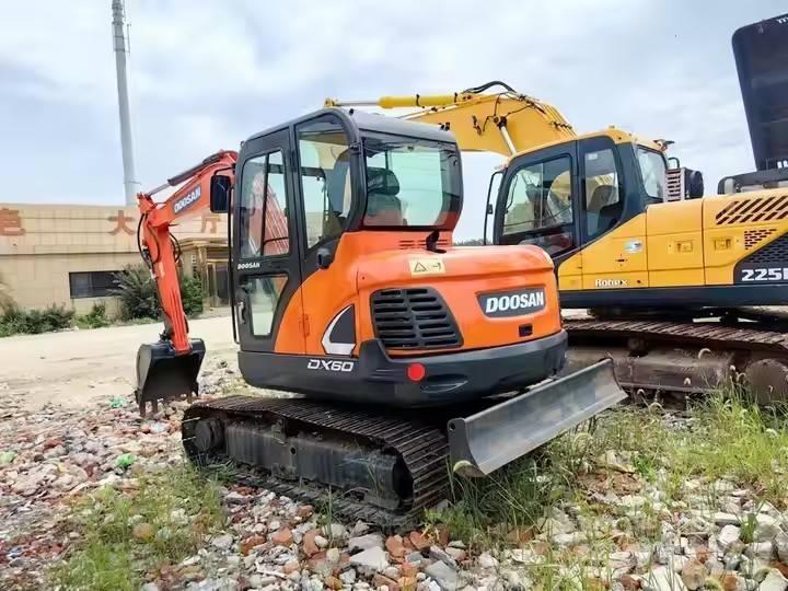 Doosan DX 60 履帶式 挖土機/掘鑿機/挖掘機