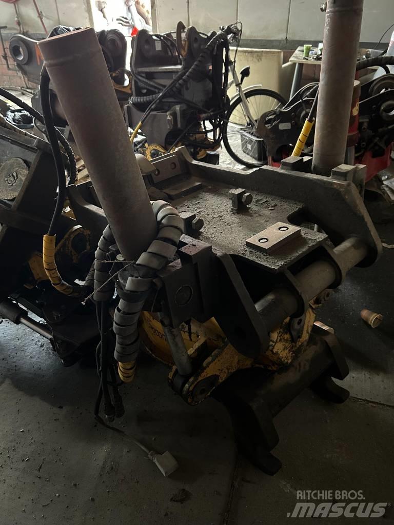 Engcon Tiltrotator 旋轉混合器