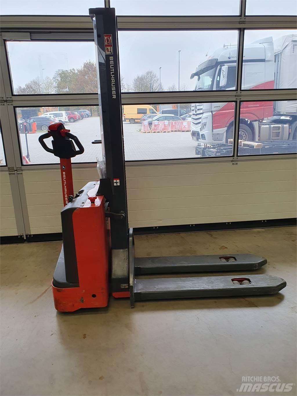 Linde MM10i 行走控制式堆積機