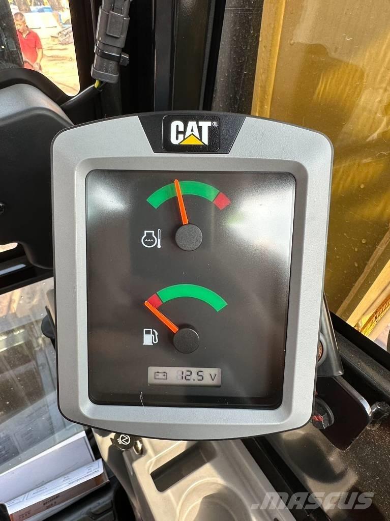 CAT 2024 CAT 305.5 小型挖土機/掘鑿機<7t(小型挖掘機)