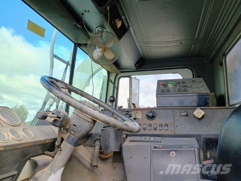 Mack MR 垃圾車