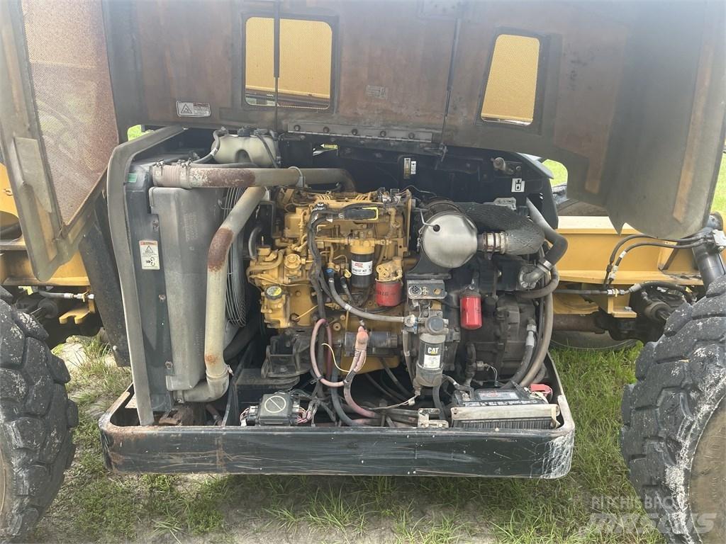 CAT TL 642 C 伸縮臂操作車