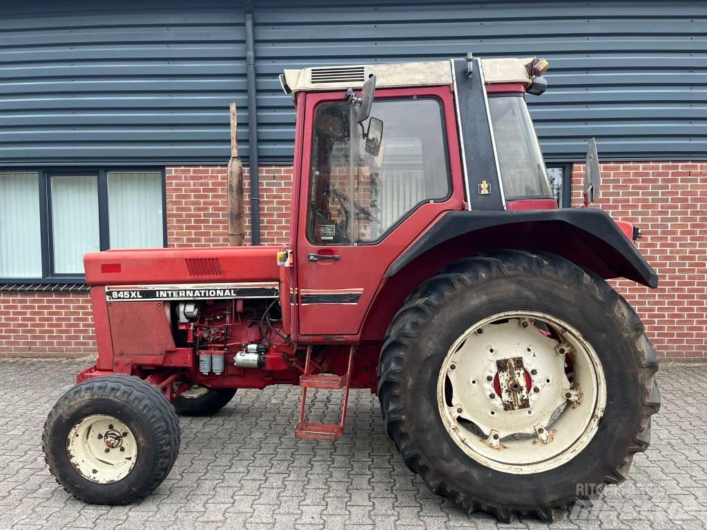 International 845 XL 曳引機