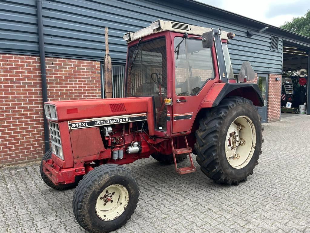 International 845 XL 曳引機