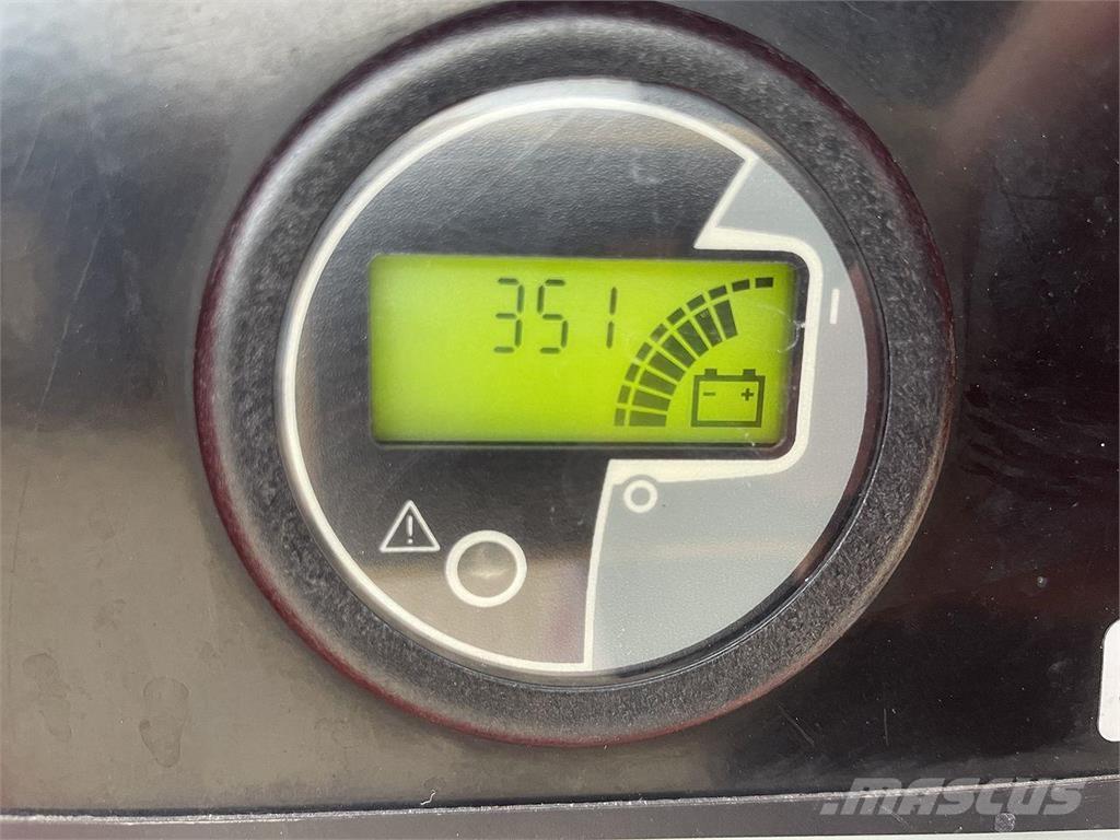 Manitou 100VJR 垂直升降工作台