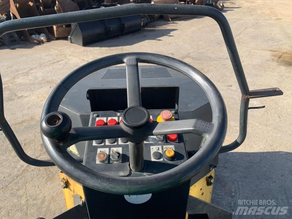 Bomag BW 120 AD-3 雙輪滾壓機