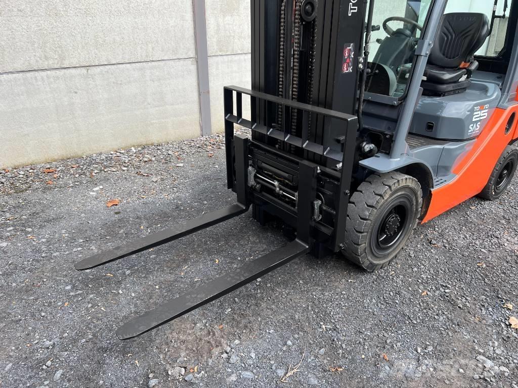 Toyota 02-8 FDF 25 柴油卡車