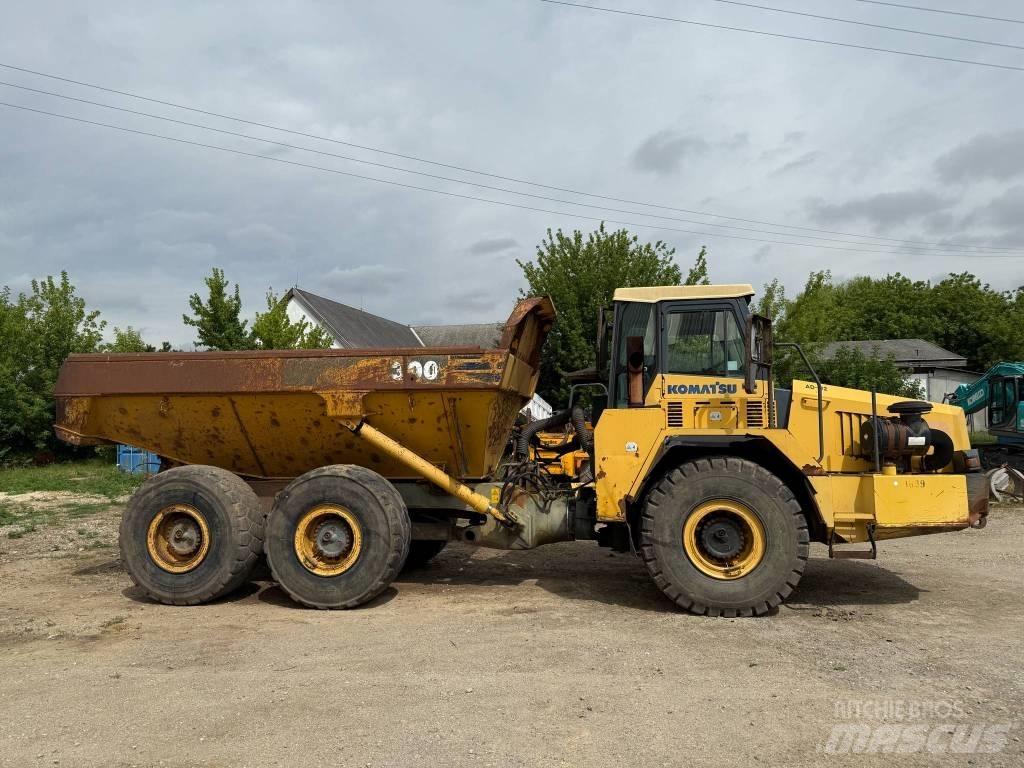 Komatsu HM300-1 鉸接式起吊車