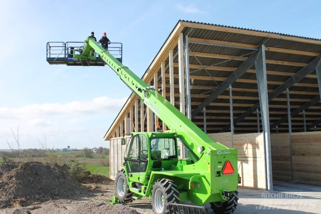 Merlo P40.17 伸縮臂操作車
