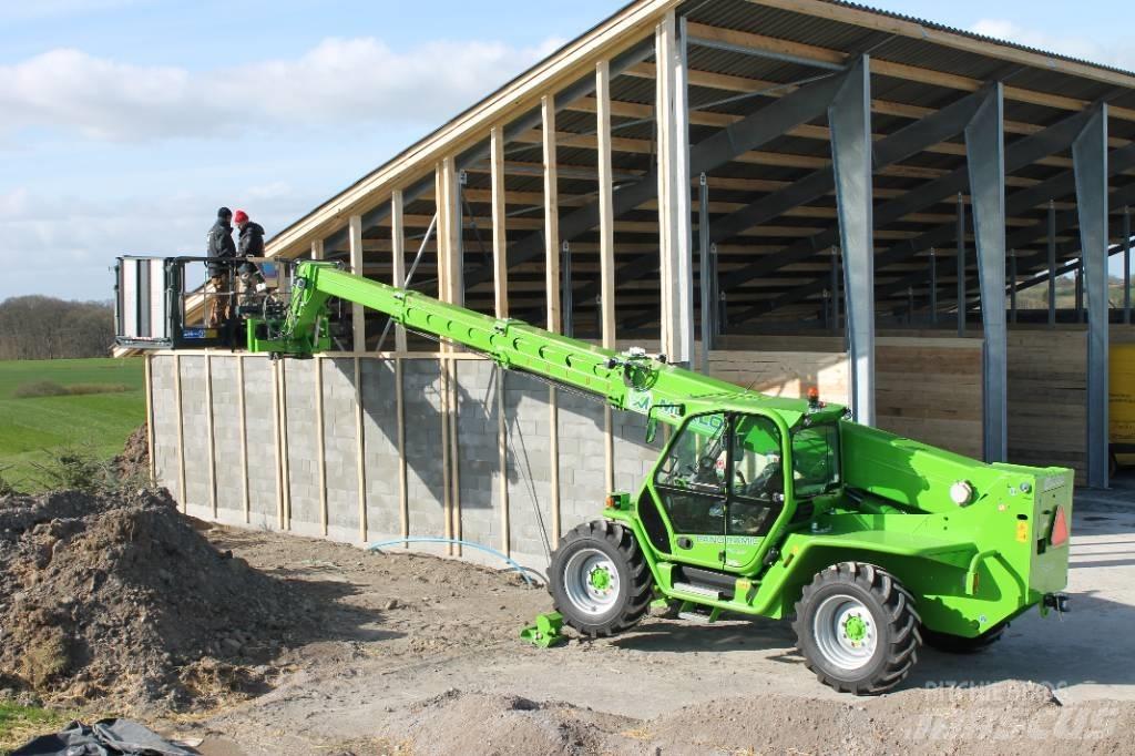 Merlo P40.17 伸縮臂操作車