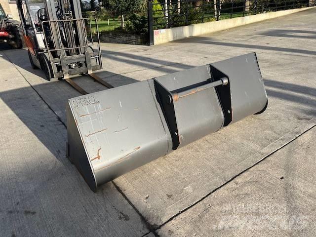 Manitou Bucket 伸縮臂操作車