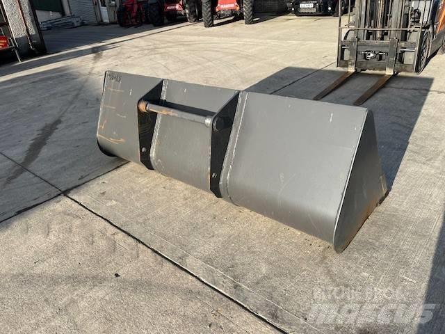 Manitou Bucket 伸縮臂操作車