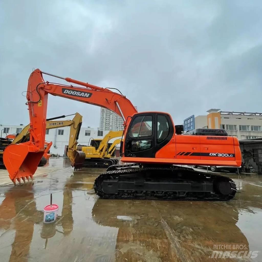Doosan DX 300 LC 小型挖土機/掘鑿機<7t(小型挖掘機)