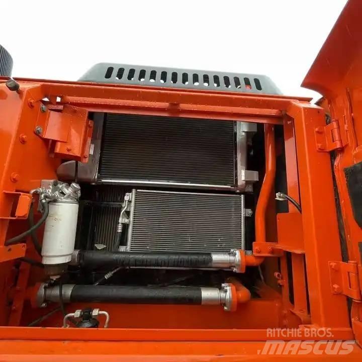 Doosan DX 300 LC 小型挖土機/掘鑿機<7t(小型挖掘機)