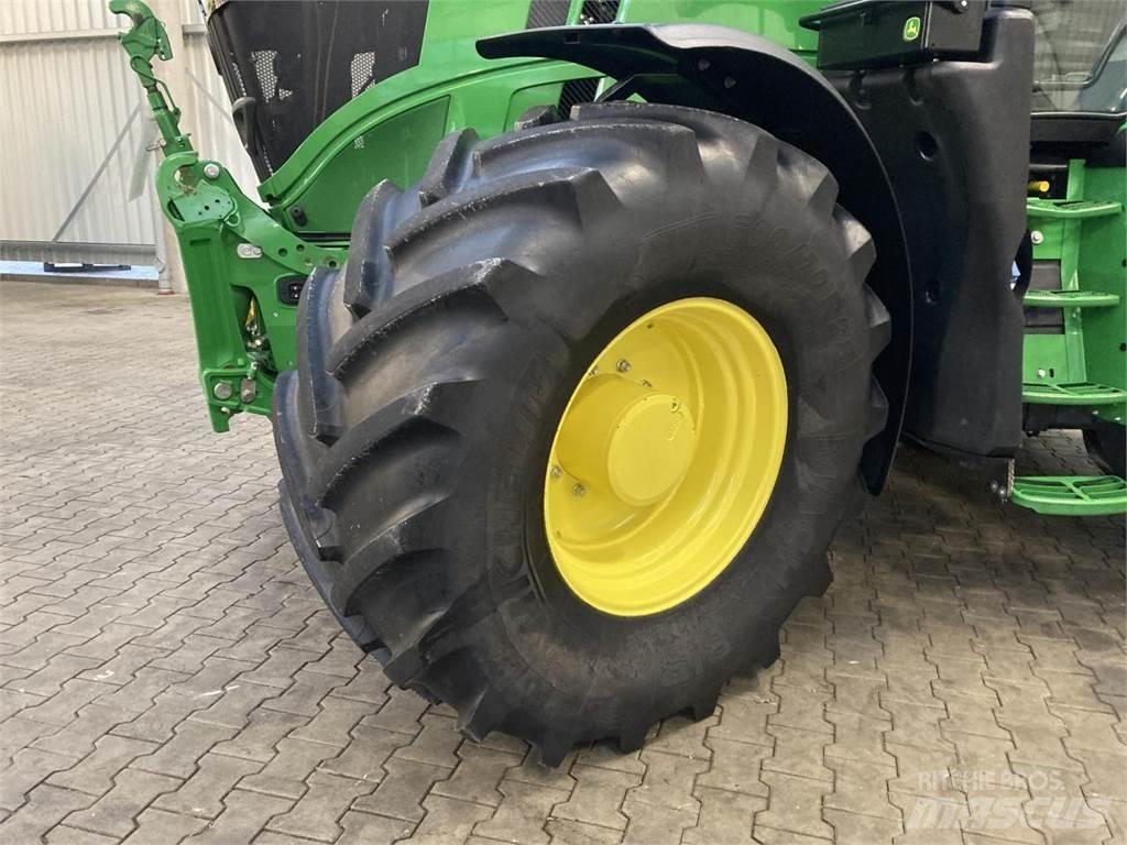 John Deere 6R 215 曳引機