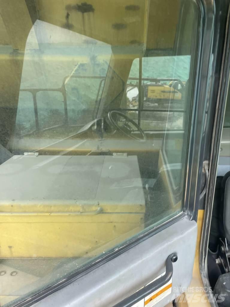 Komatsu HD 605-7 剛性傾卸卡車