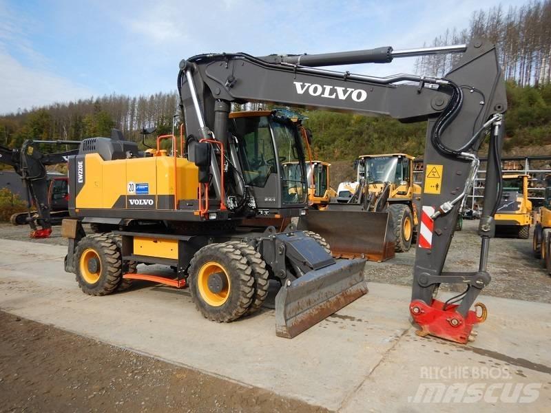 Volvo EW 220 E 旋轉式挖土機/掘鑿機/挖掘機