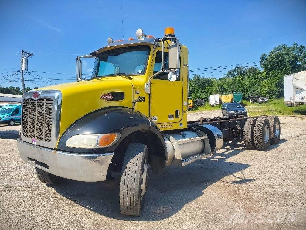 Peterbilt 348 商用底盤車
